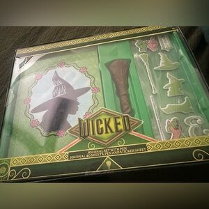 NWT Wicked set & Kylie makeup bag